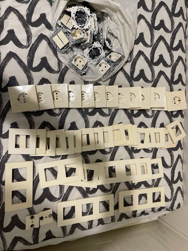 Interruptores y enchufe de luz