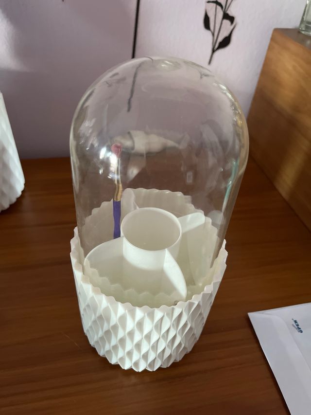 Bote para pinceles de maquillaje giratorio