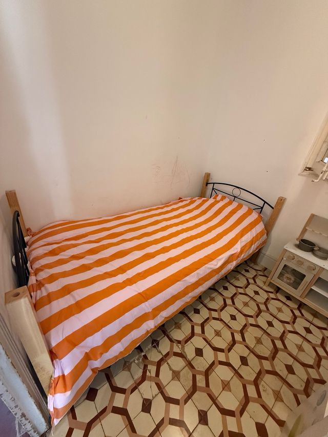 Cama individual metal y madera