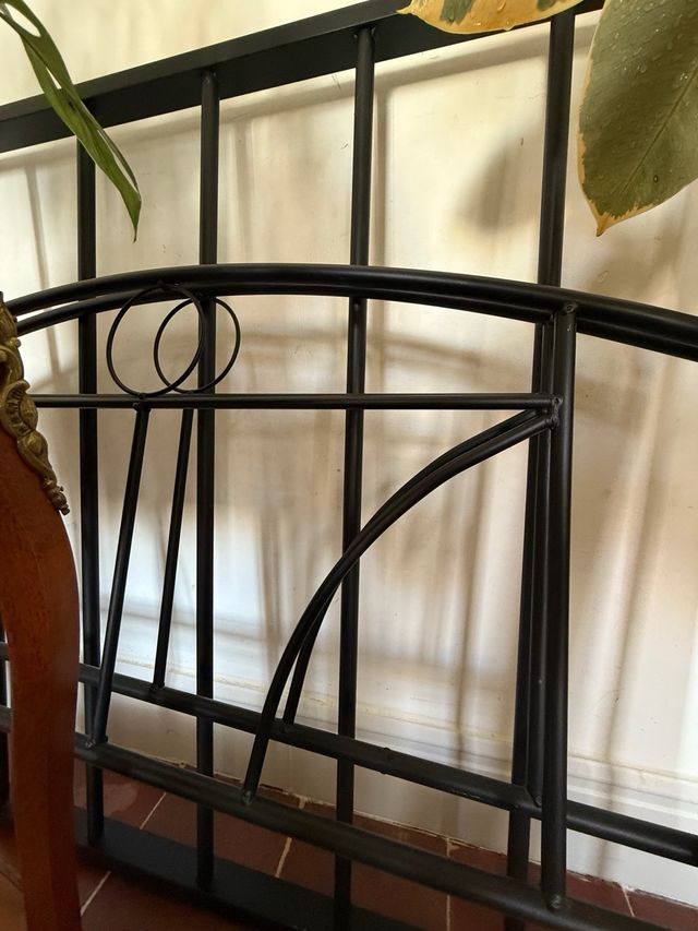 Cama individual metal y madera