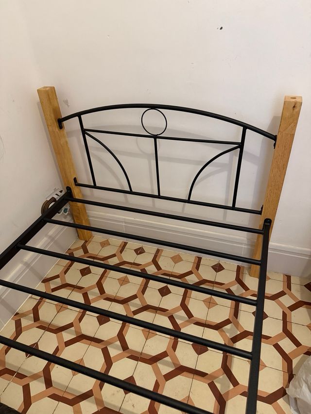 Cama individual metal y madera