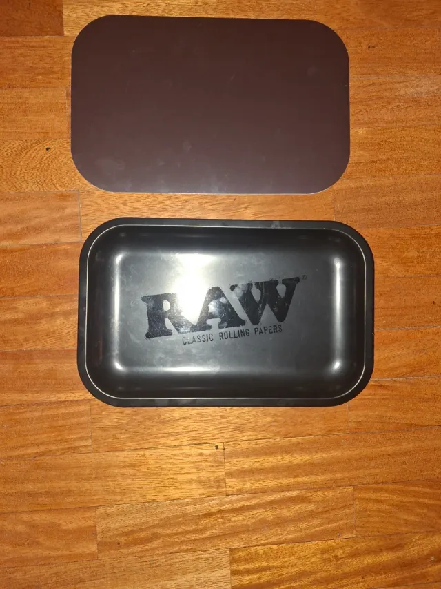 Bandeja Raw Negra Mate con Tapa Imantada