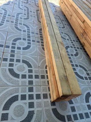 Listones de madera medidas 200x4x6 hay 8 unidades