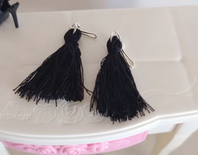 Vestido Barbie tejido con pendientes y zapatos