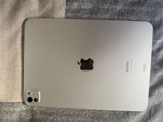 iPad Pro 11 M4 + Magic Keyboard + Smart Folio