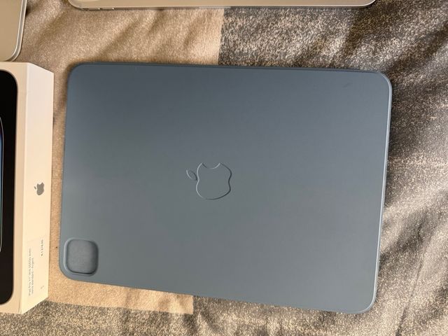 iPad Pro 11 M4 + Magic Keyboard + Smart Folio