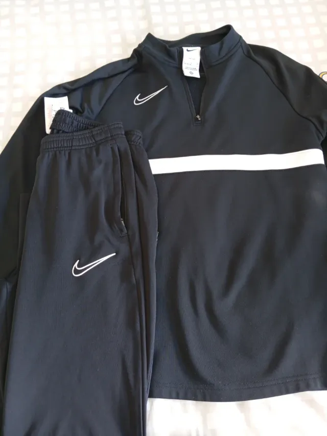 Chándal Nike Negro y Blanco talla 147-158 cm