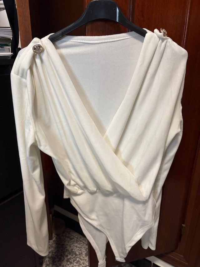 Body blanco manga larga con botones