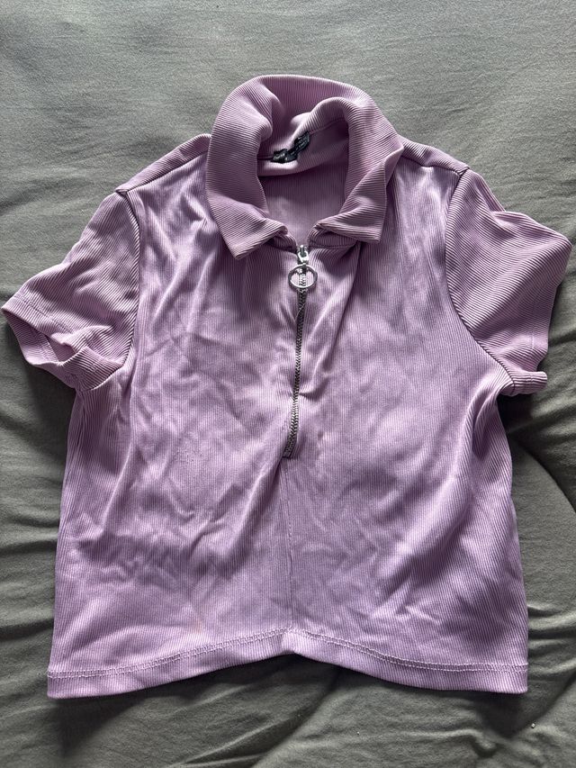 Top morado con cremallera