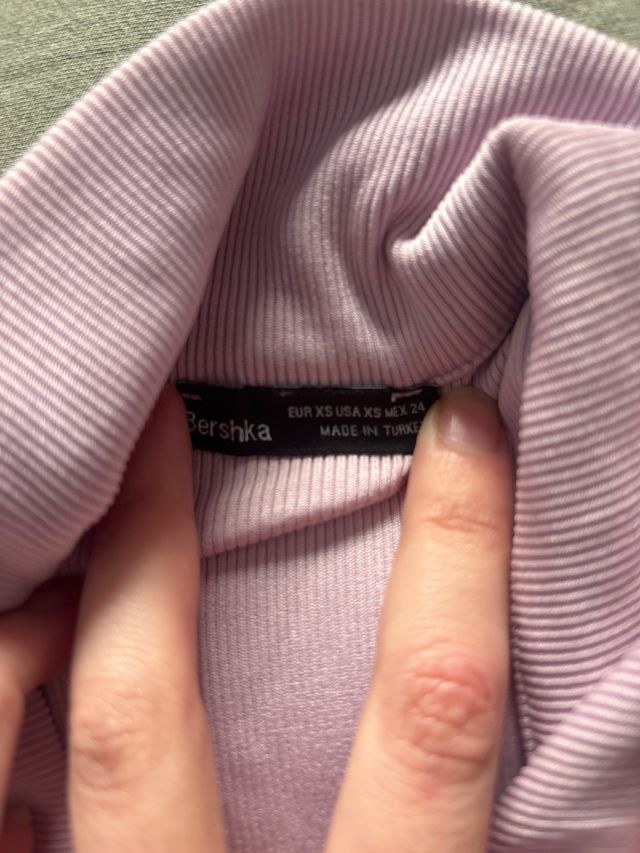 Top morado con cremallera