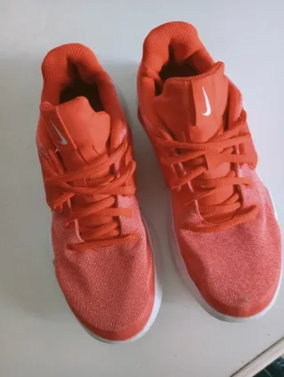 Zapatillas Nike Talla 38 Rojas y Blancas