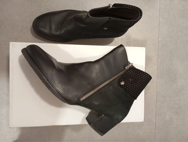 Botines negros de piel y ante