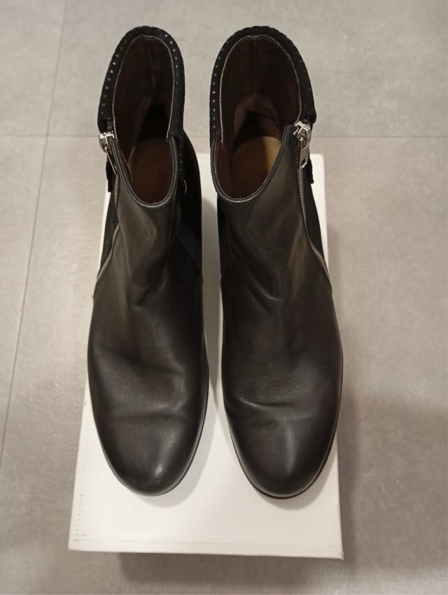 Botines negros de piel y ante