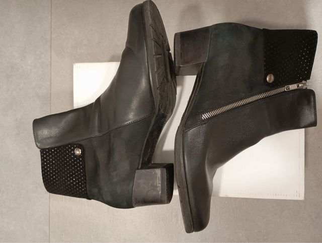 Botines negros de piel y ante