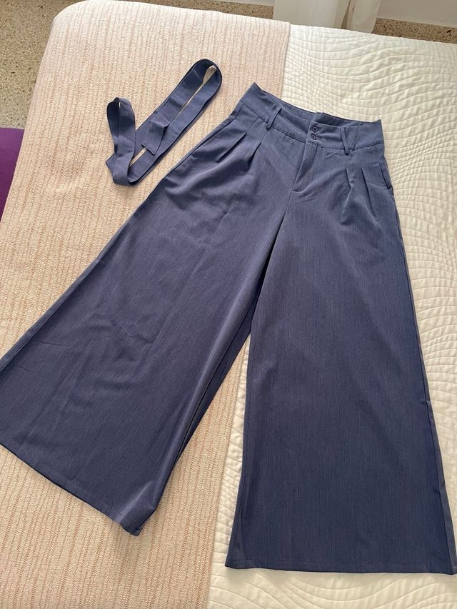 Pantalón palazzo azul con cinturón