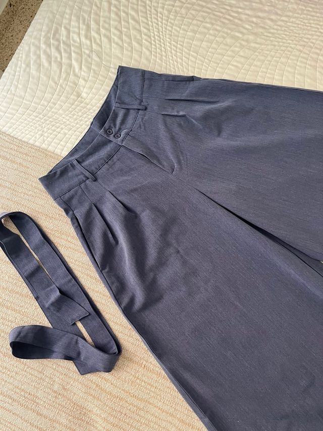 Pantalón palazzo azul con cinturón