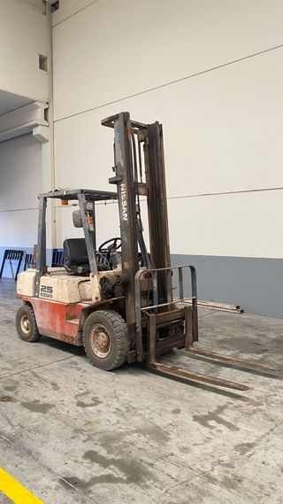 Carretilla Nissan FD25 Diesel