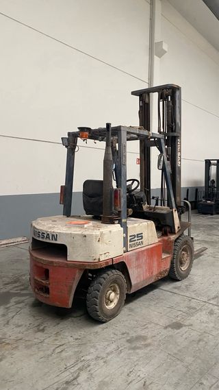 Carretilla Nissan FD25 Diesel
