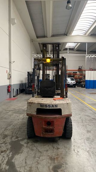 Carretilla Nissan FD25 Diesel