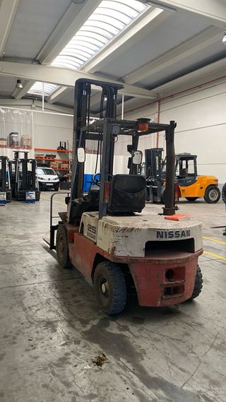 Carretilla Nissan FD25 Diesel