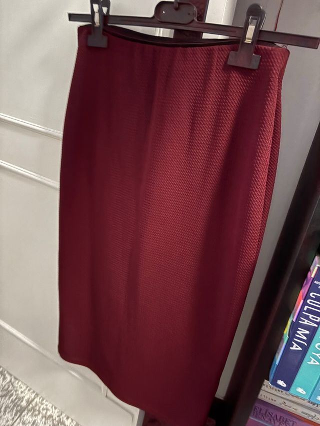 Falda tubo burdeos
