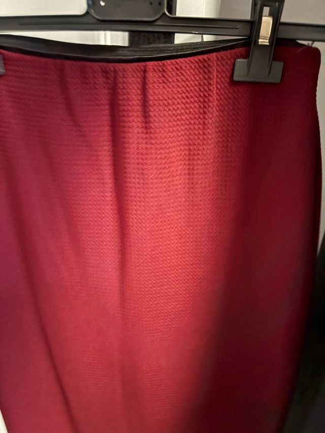 Falda tubo burdeos