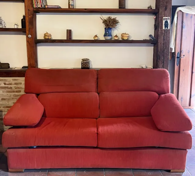 Sofá cama rojo de tela
