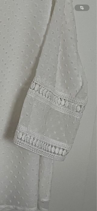 Blusa blanca  crema  ,con detalles de encaje