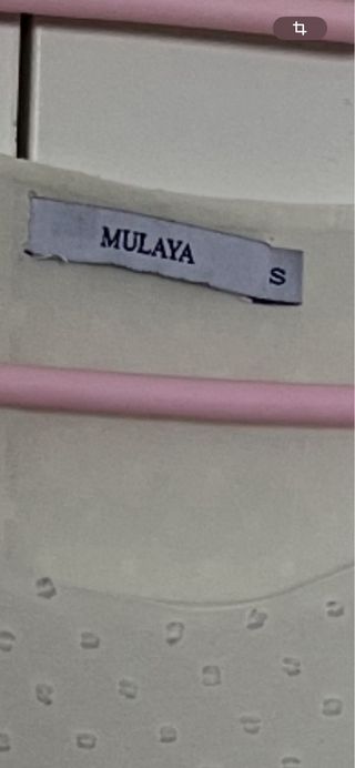 Blusa blanca  crema  ,con detalles de encaje