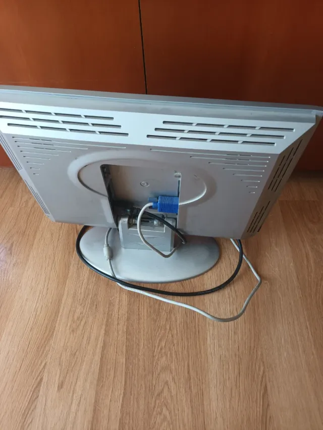 Monitor TUMAX Plata y Negro