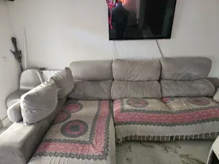 Divano modulare grigio con cheslong year