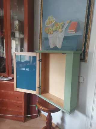 Armario pequeño con espejo