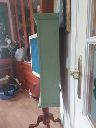 Armario pequeño con espejo