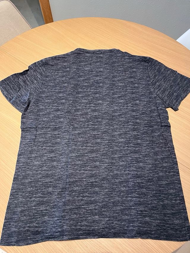 Camiseta Hollister Gris y Negra Talla S