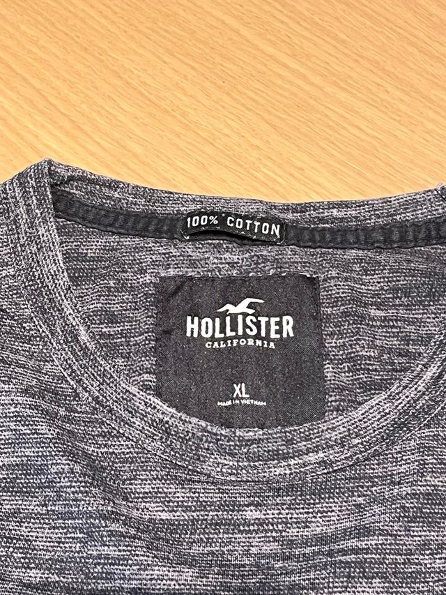Camiseta Hollister Gris y Negra Talla S
