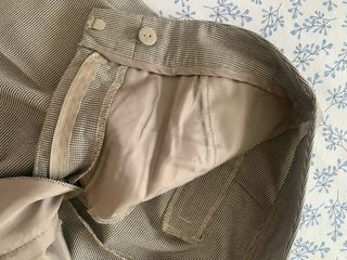 Pantalón Zara gris con detalle en bolsillos