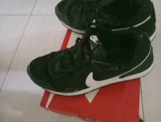 Zapatillas Nike Talla 40 Negras y Blancas