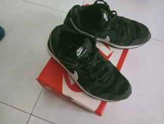 Zapatillas Nike Talla 40 Negras y Blancas