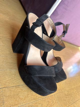 Sandalias de tacón negras para fiesta