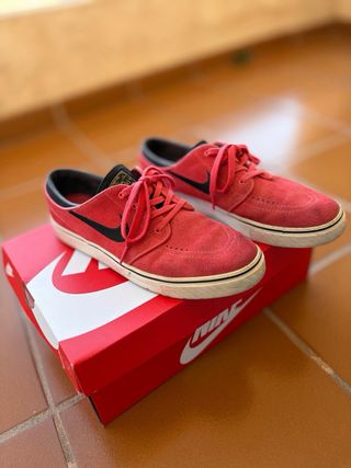 Zapatillas Nike Janoski Rojas y Negras