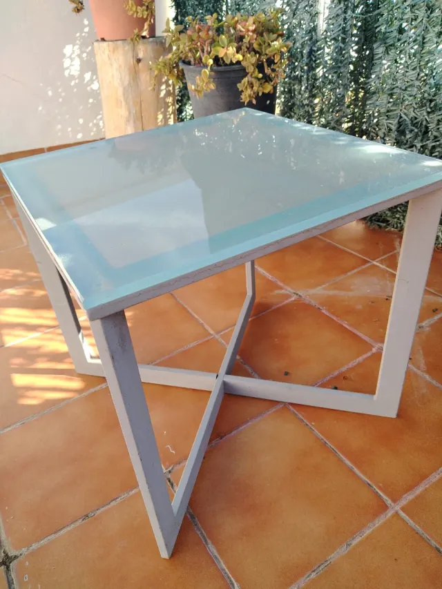 Mesa auxiliar cristal y metal gris ( exterior.