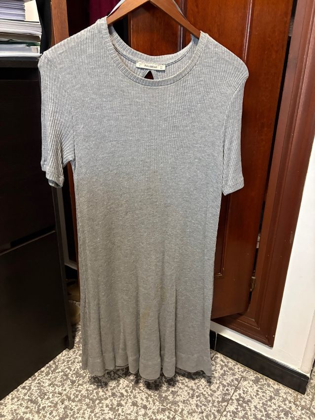 Vestido gris Pull&Bear manga corta