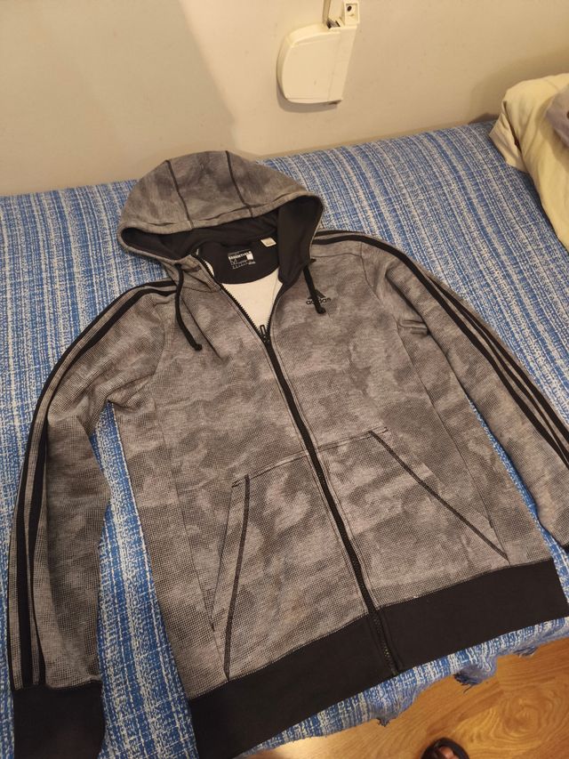 2 sudaderas una Nike y otra Adidas