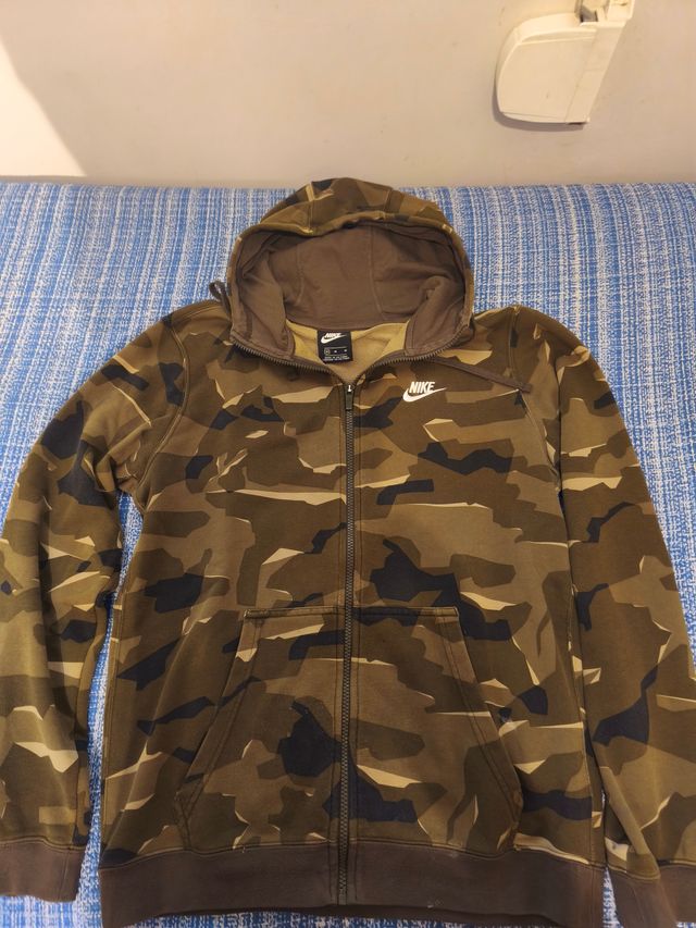 2 sudaderas una Nike y otra Adidas