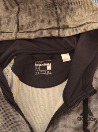 2 sudaderas una Nike y otra Adidas 