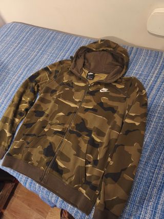 2 sudaderas una Nike y otra Adidas 