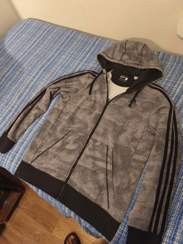 2 sudaderas una Nike y otra Adidas