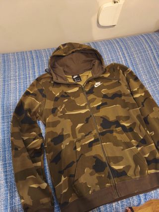 2 sudaderas una Nike y otra Adidas 