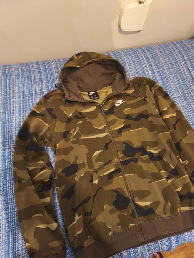 2 sudaderas una Nike y otra Adidas