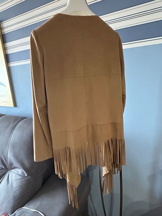 Chaqueta Zara flecos marrón